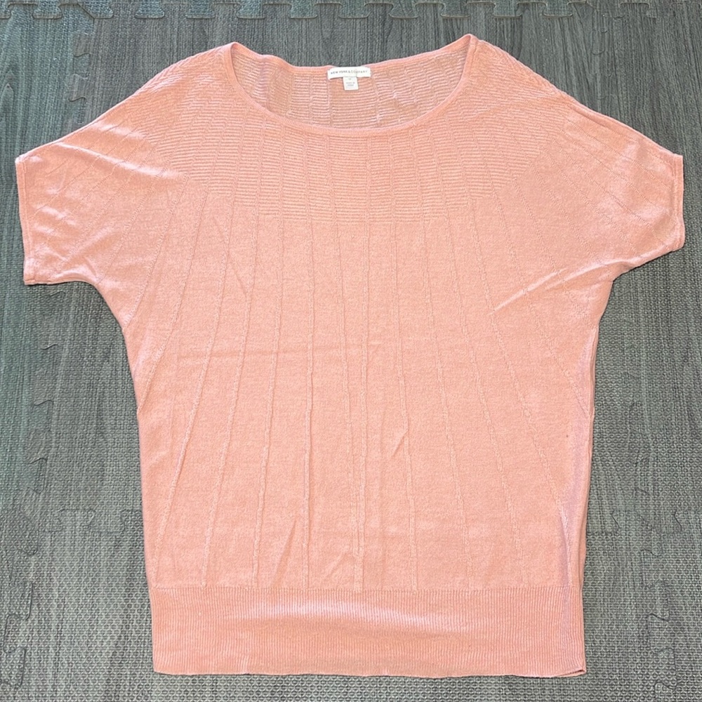 New York & Company Salmon Pink Short Sleeved Light Sweater - Womens Size M